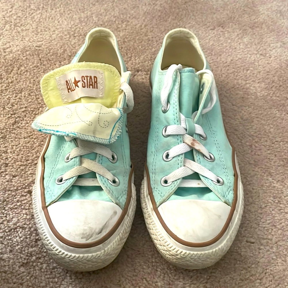 Bumble bee dual tongue converse sneakers